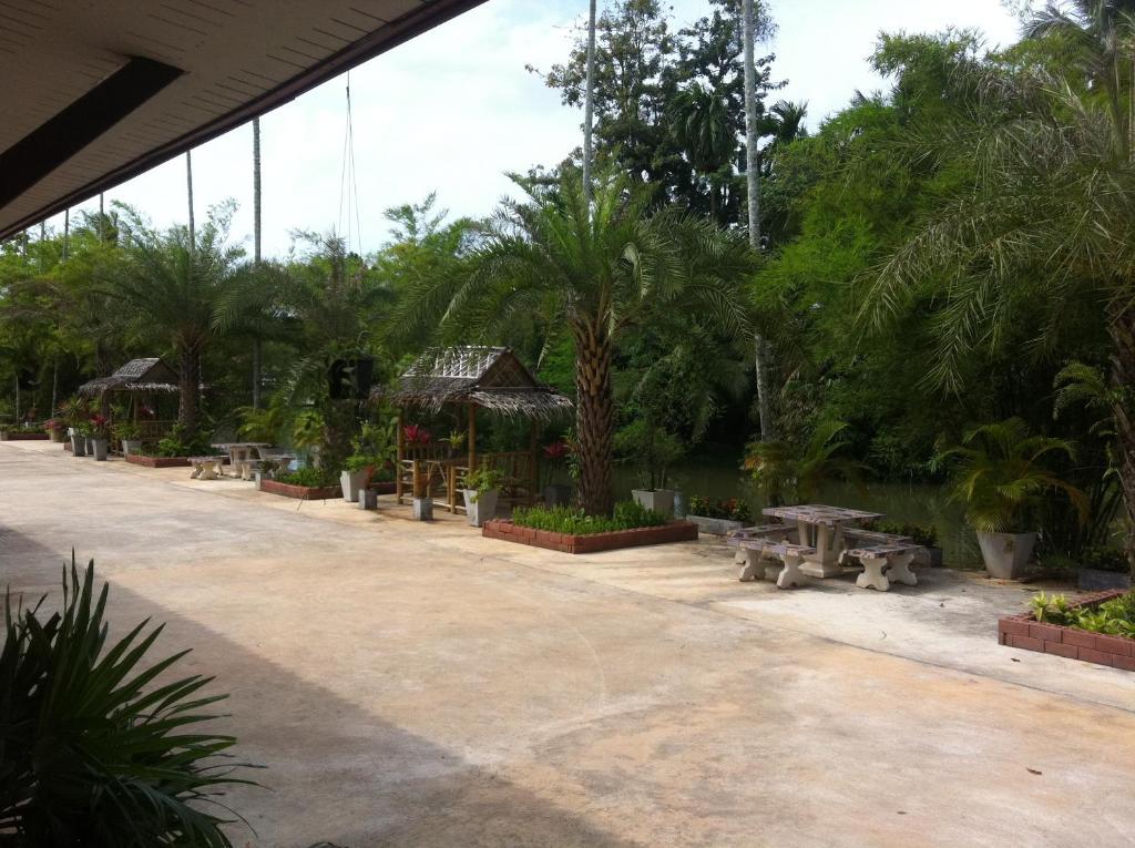 Nida Rooms Central 89 Plaza Resort 素叻他尼 外观 照片